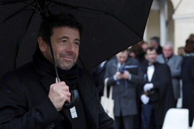 Arrestato Patrick Bruel, il cantante e attore è accusato di violenza sessuale