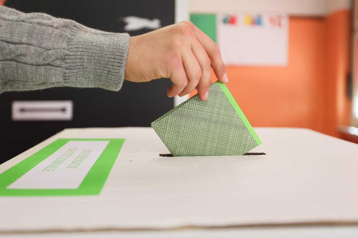 ballottaggio elezioni comunali 2026 pareggio nei capoluoghi tra centrodestra e centrosinistra da Lapresse.it ballottaggio elezioni comunali 2026 pareggio nei capoluoghi tra centrodestra e centrosinistra