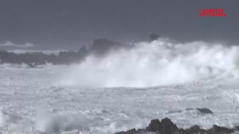 Nuova Zelanda sferzata dal maltempo: forti venti e mare in burrasca