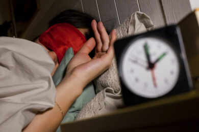 Sonno, le donne dormono peggio degli uomini: i rischi per la salute