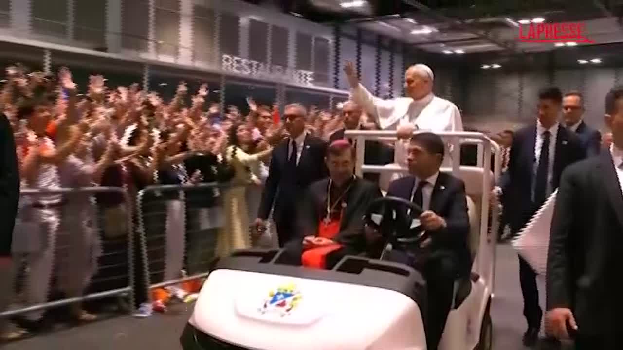papa leone xiv in spagna saluta i volontari ci vediamo a roma da Lapresse.it papa leone xiv in spagna saluta i volontari ci vediamo a roma