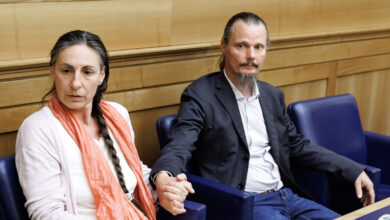 Famiglia nel bosco, “incapacità genitoriale” di Nathan e Catherine: le conclusioni della perizia del tribunale
