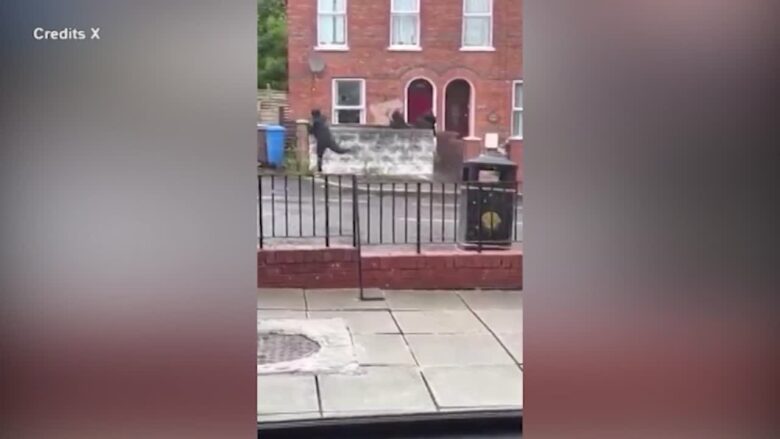 Belfast, proteste anti-migranti: gli assalti dei manifestanti casa per casa