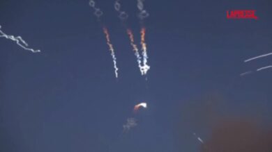 L'Iran lancia attacchi contro siti in Kuwait, Bahrein e Giordania: il video