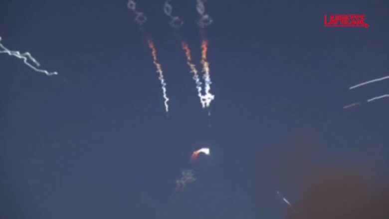 L'Iran lancia attacchi contro siti in Kuwait, Bahrein e Giordania: il video