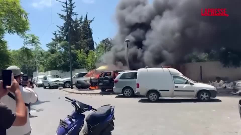 libano droni israeliani colpiscono un auto a sidone le fiamme e le vittime da Lapresse.it libano droni israeliani colpiscono un auto a sidone le fiamme e le vittime
