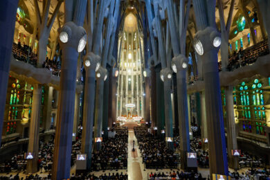 Papa Leone XIV alla Sagrada Familia: “Non possiamo credere in Gesù e fare la guerra”