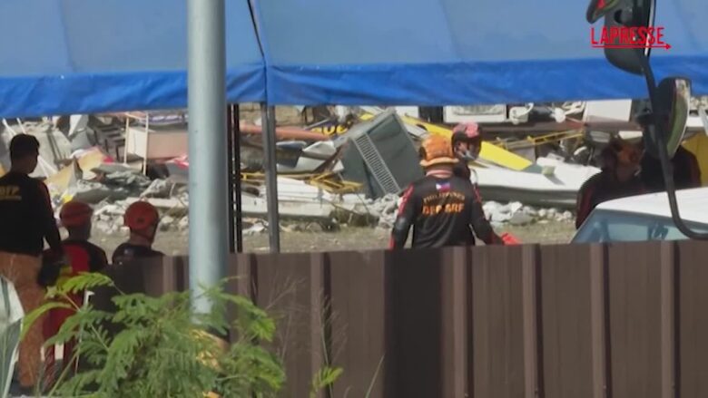 Terremoto nelle Filippine, i soccorritori scavano tra le macerie alla ricerca dei sopravvissuti