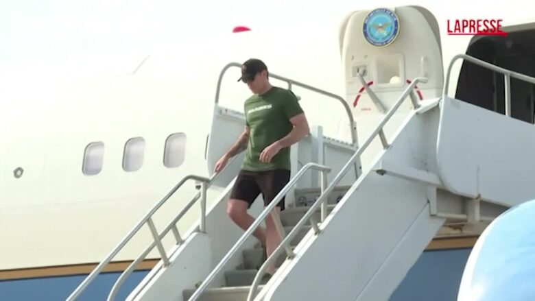 Cuba, Hegseth atterra a Guantanamo: l'arrivo del segretario alla difesa Usa in pantaloncini e maglietta