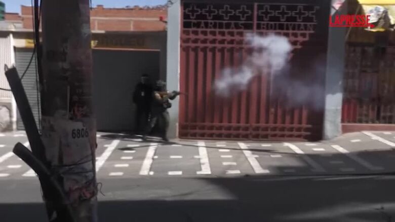 Bolivia, migliaia in piazza contro il presidente Paz