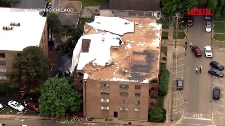 Usa, temporali nel Midwest: tetti scoperchiati e alberi abbattuti a Chicago