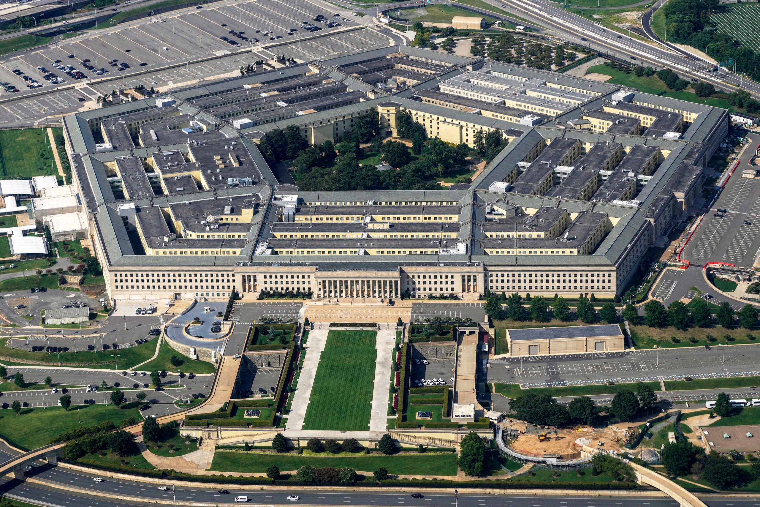 Usa, Democratici al Senato bloccano legge spesa Pentagono da 1,15 trilioni