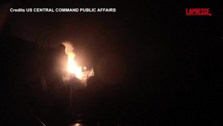 Iran, il video del lancio dei missili Usa dalla USS Michael Murphy