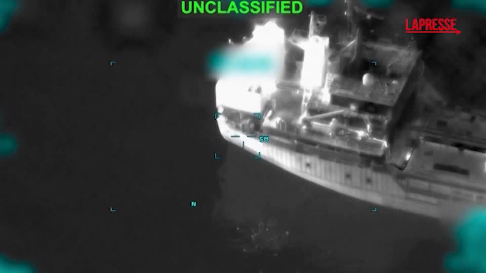 iran attacco usa a petroliera nello stretto di hormuz il video di centcom da Lapresse.it iran attacco usa a petroliera nello stretto di hormuz il video di centcom