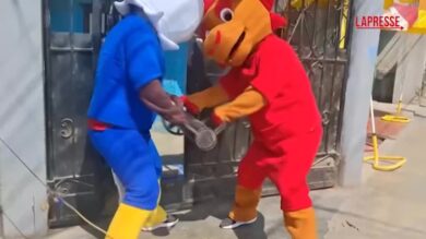 Perù, agenti travestiti da mascotte dei Mondiali 2026 arrestano un trafficante
