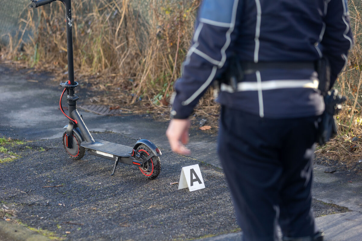 in due sul monopattino contro un8217auto a milano morto il passeggero di 19 anni da Lapresse.it in due sul monopattino contro un8217auto a milano morto il passeggero di 19 anni