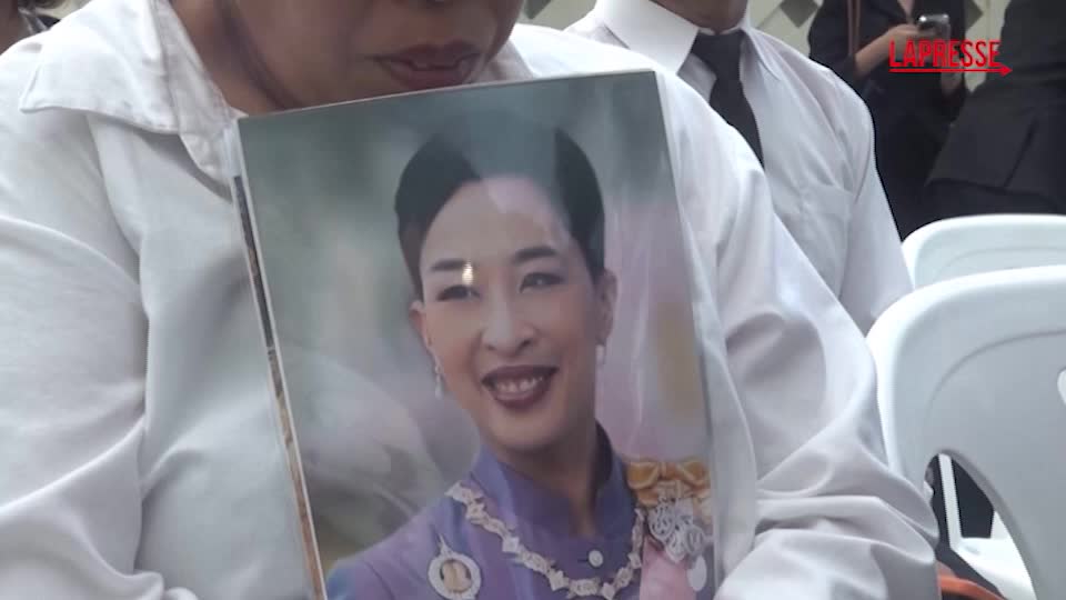 thailandia la principessa bajrakitiyabha 232 morta a 47 anni la veglia fuori dall ospedale da Lapresse.it thailandia la principessa bajrakitiyabha 232 morta a 47 anni la veglia fuori dall ospedale