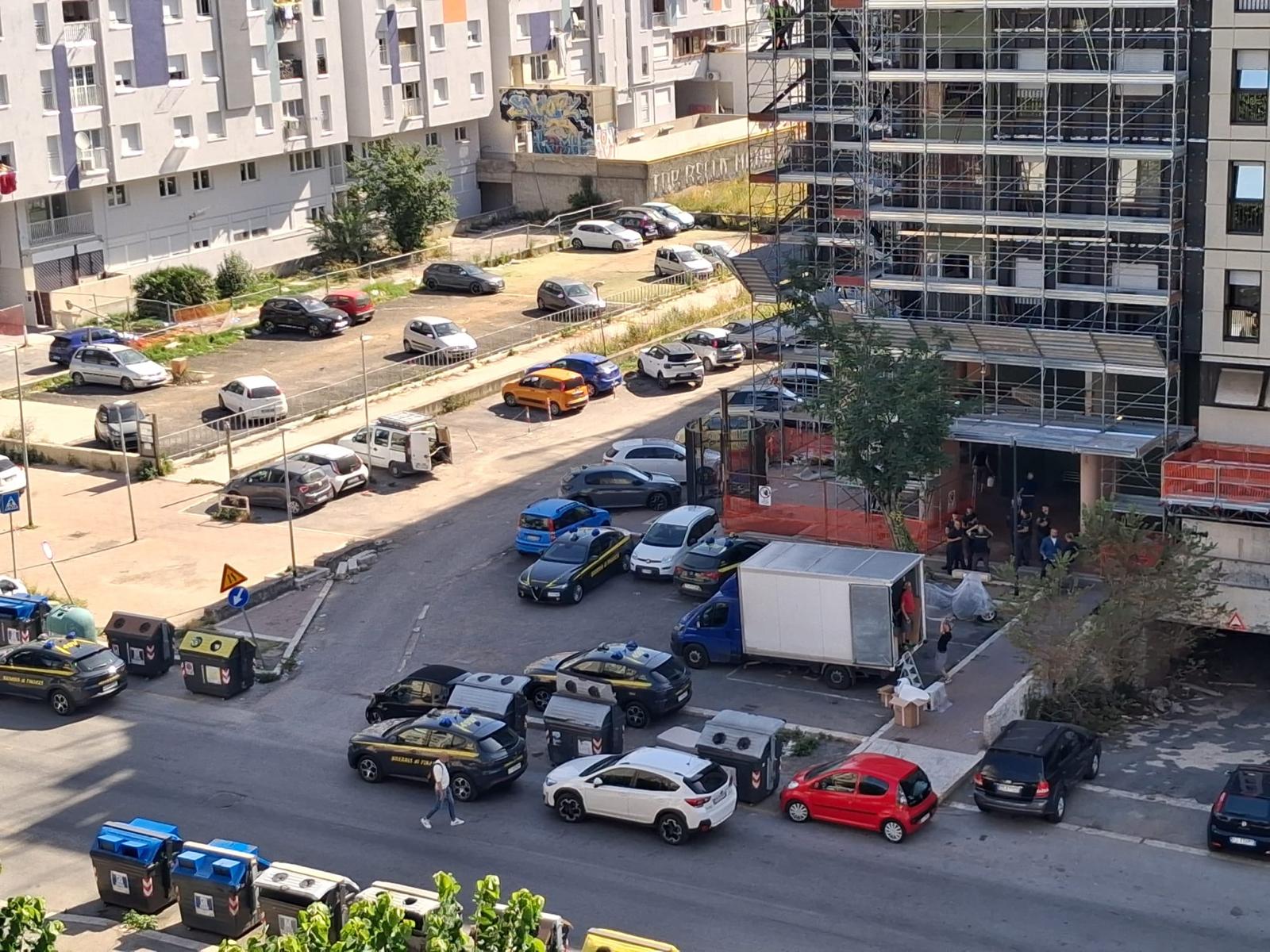 roma blitz anticrimine a tor bella monaca due arresti identificate circa 100 persone da Lapresse.it roma blitz anticrimine a tor bella monaca due arresti identificate circa 100 persone