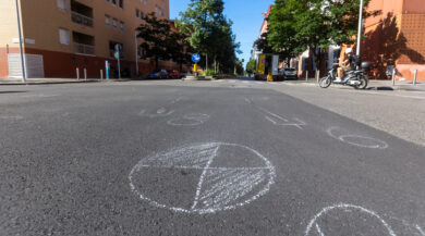In due sul monopattino contro un’auto a Milano, morto il passeggero di 18 anni