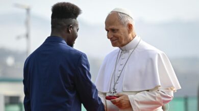 Il Papa a Tenerife: “Siamo tutti migranti, aiutiamoci a vicenda”