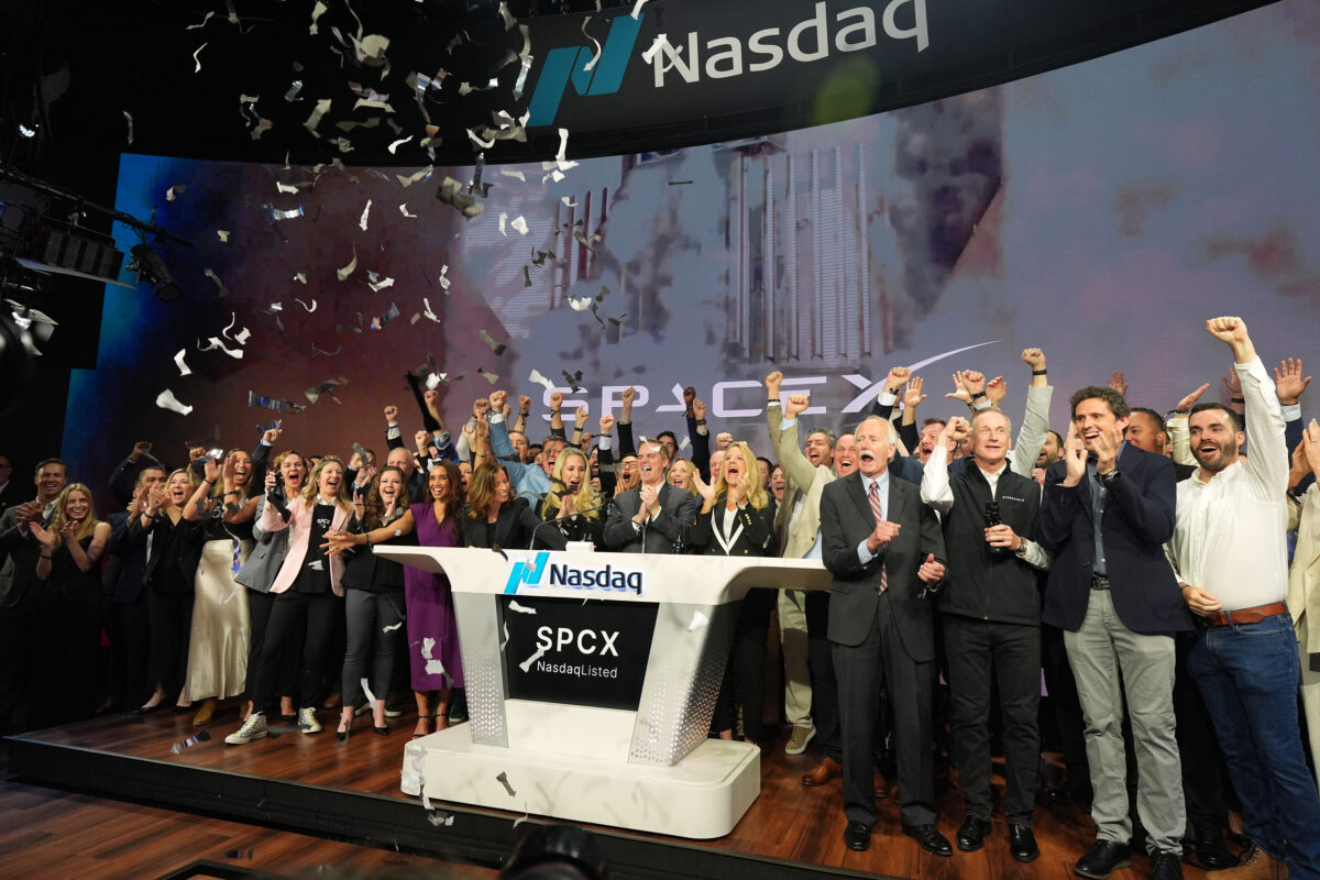 spacex elon musk a wall street per il debutto vi porteremo sulla luna da Lapresse.it spacex elon musk a wall street per il debutto vi porteremo sulla luna