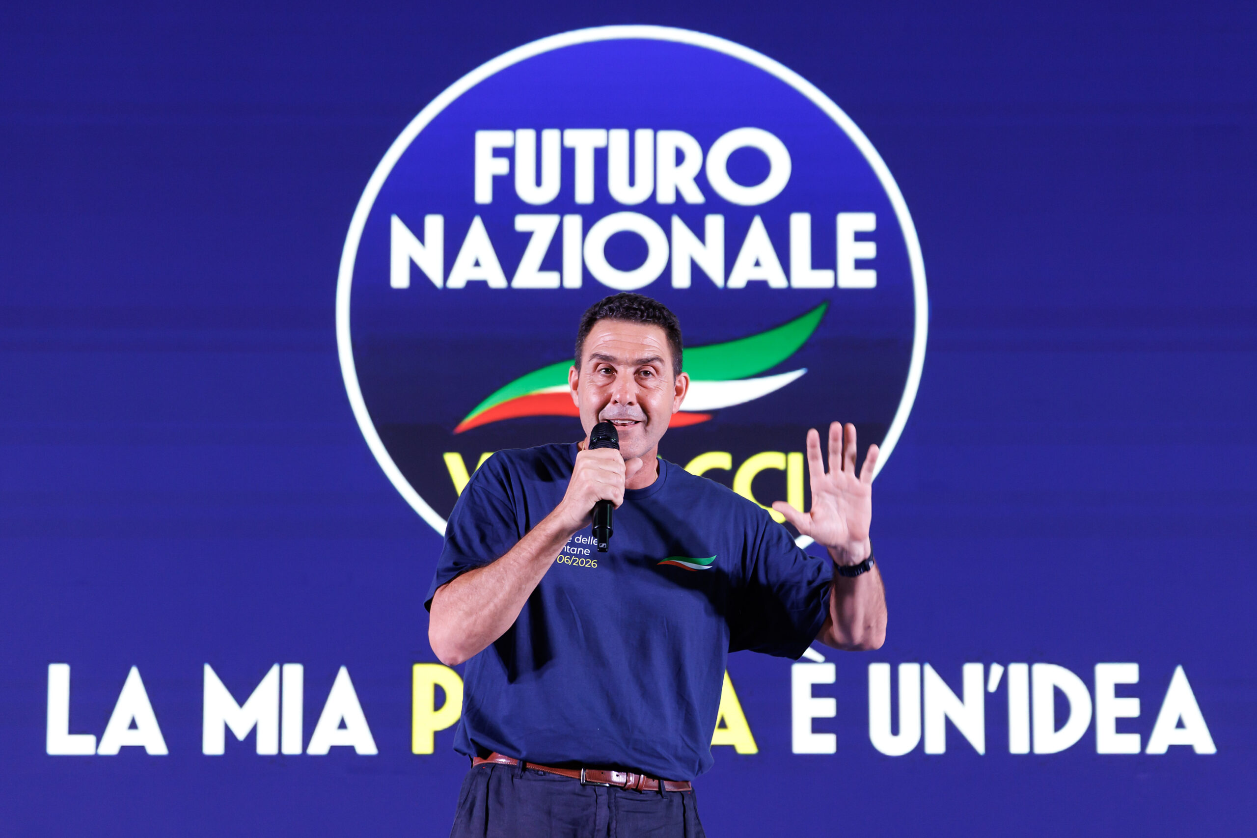 Vannacci all’assemblea di Futuro Nazionale: “Siamo figli di nessuno. Centrodestra? Segue l’agenda Draghi”