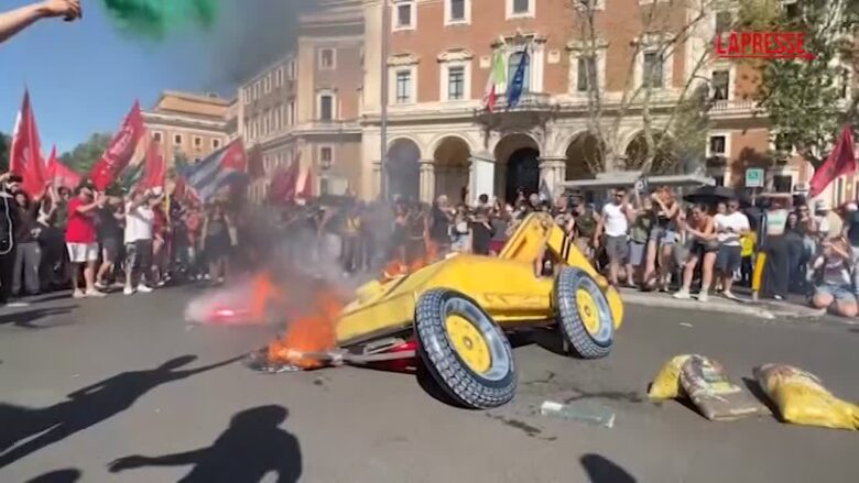 Remigrazione,  il contro-corteo sparge letame davanti al ministero dei Trasporti