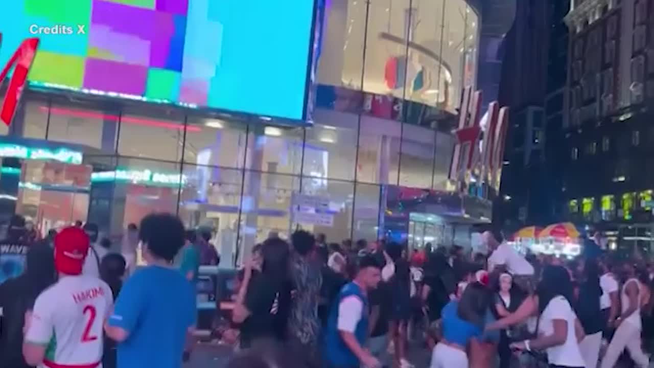 nba finals 2026 spari a times square dopo la vittoria dei knicks il video sui social da Lapresse.it nba finals 2026 spari a times square dopo la vittoria dei knicks il video sui social
