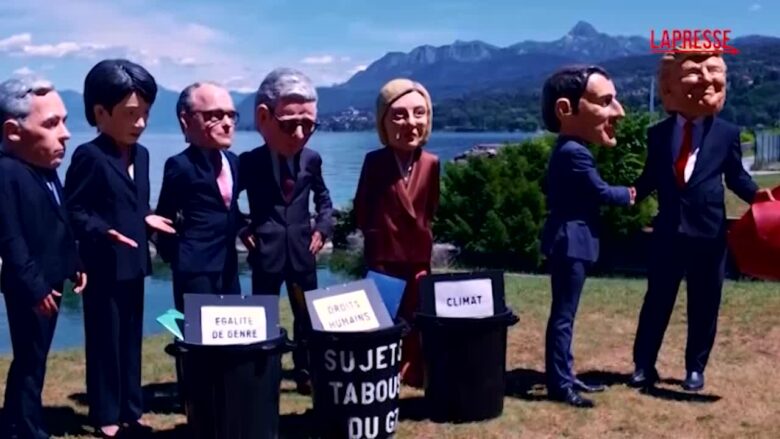 Francia, la protesta degli attivisti di Oxfam travestiti da leader del G7
