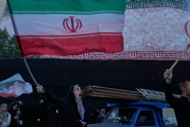 Iran, Pakistan annuncia: “Raggiunto l’accordo di pace, firma il 19 giugno in Svizzera”