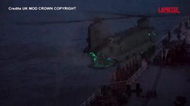 Regno Unito sequestra petroliera russa nel Canale della Manica: il video del blitz