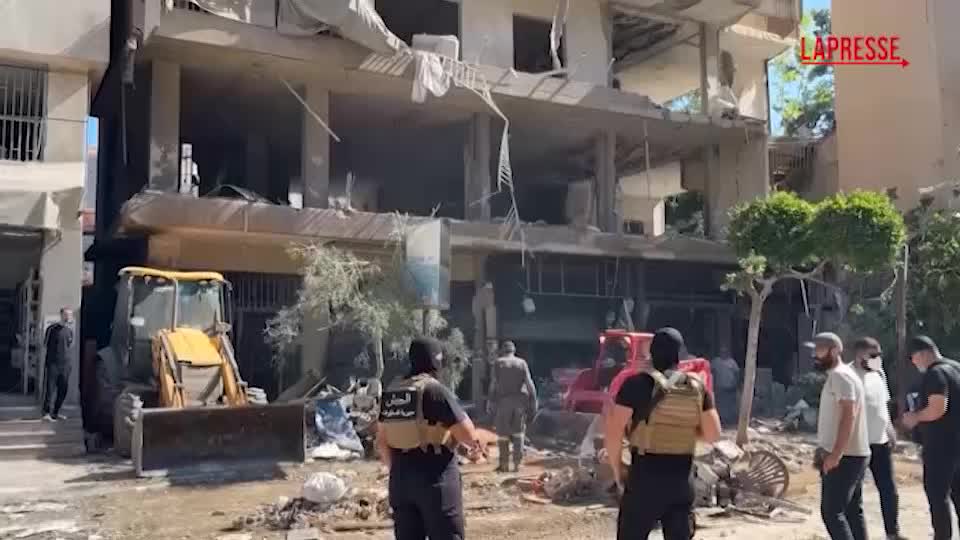 libano israele colpisce un sobborgo di beirut ci sono morti e feriti da Lapresse.it libano israele colpisce un sobborgo di beirut ci sono morti e feriti