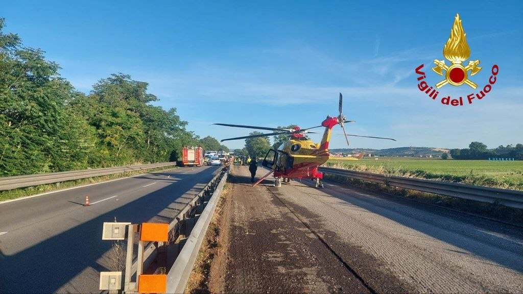 Macerata, scontro tra auto vicino a Corridonia: due morti e 4 feriti Macerata, scontro tra auto vicino a Corridonia: due morti e 4 feriti