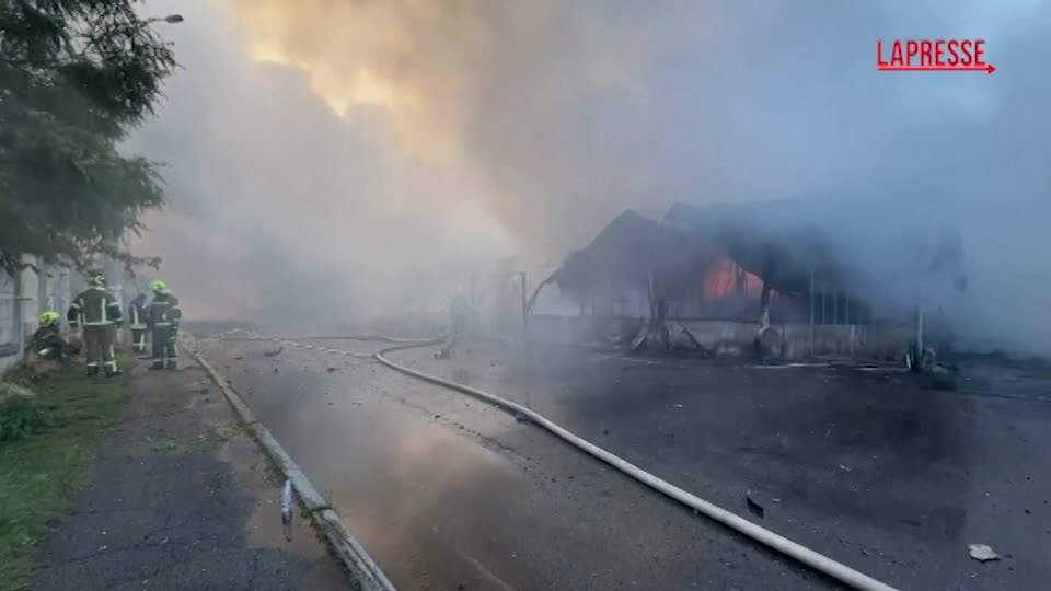 ucraina colpita la cattedrale della dormizione a kiev la chiesa in fiamme da Lapresse.it ucraina colpita la cattedrale della dormizione a kiev la chiesa in fiamme