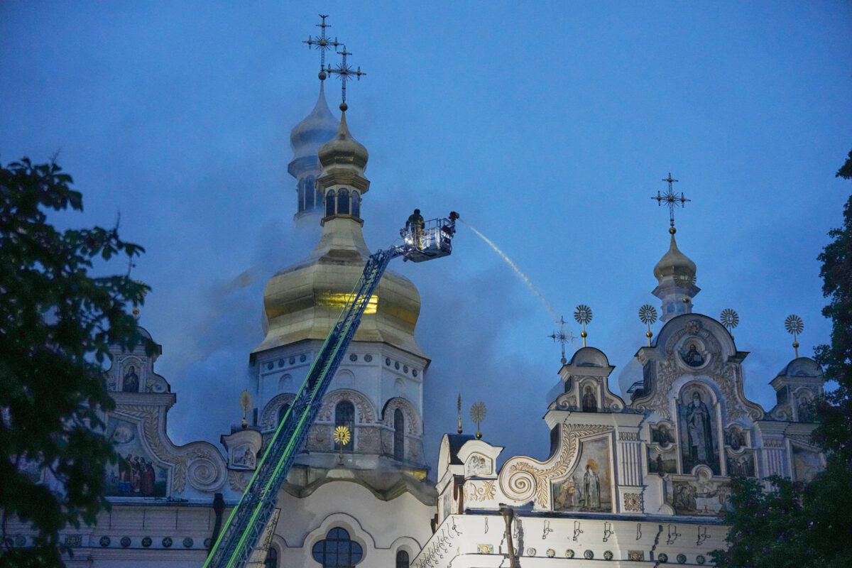 ucraina colpita la cattedrale di kiev zelensky atto di barbarie la russia nega 8211 la diretta da Lapresse.it ucraina colpita la cattedrale di kiev zelensky atto di barbarie la russia nega 8211 la diretta