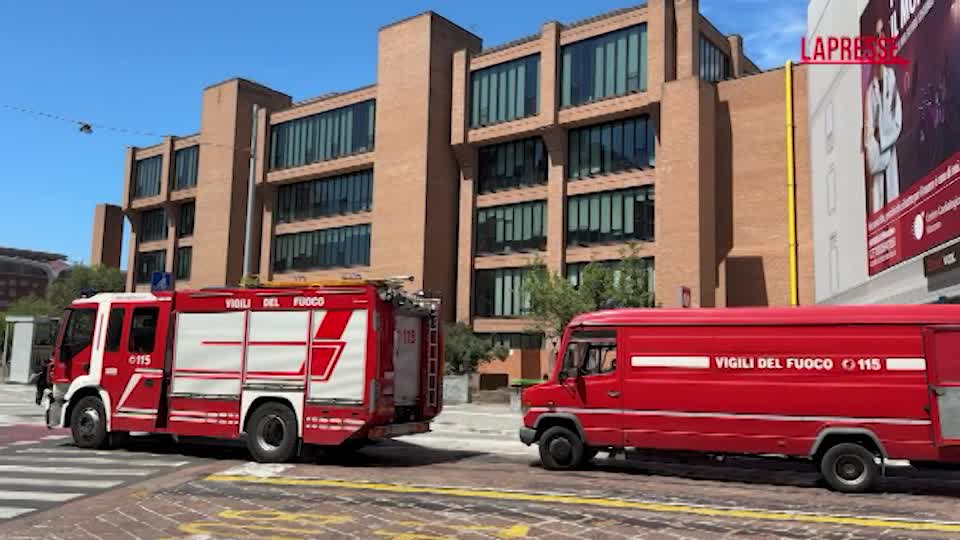 milano chiusa stazione sant8217ambrogio m2 bus tra porta genova e garibaldi da Lapresse.it milano chiusa stazione sant8217ambrogio m2 bus tra porta genova e garibaldi