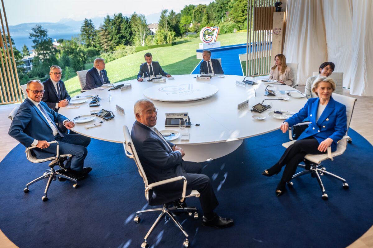 G7 a Evian, disgelo tra Trump e Meloni. La premier promuove l’intesa Usa-Iran: “Pronti a fare la nostra parte su Hormuz”
