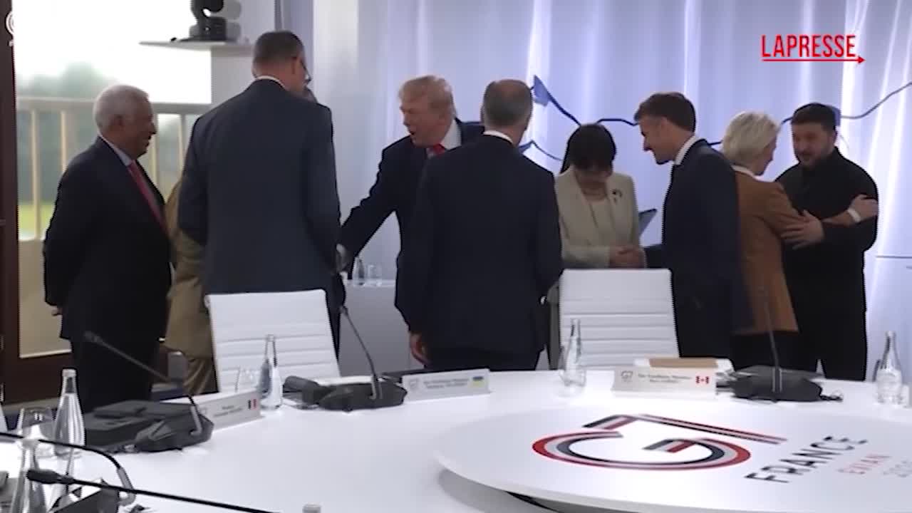 g7 tutti i leader riuniti a evian da Lapresse.it g7 tutti i leader riuniti a evian