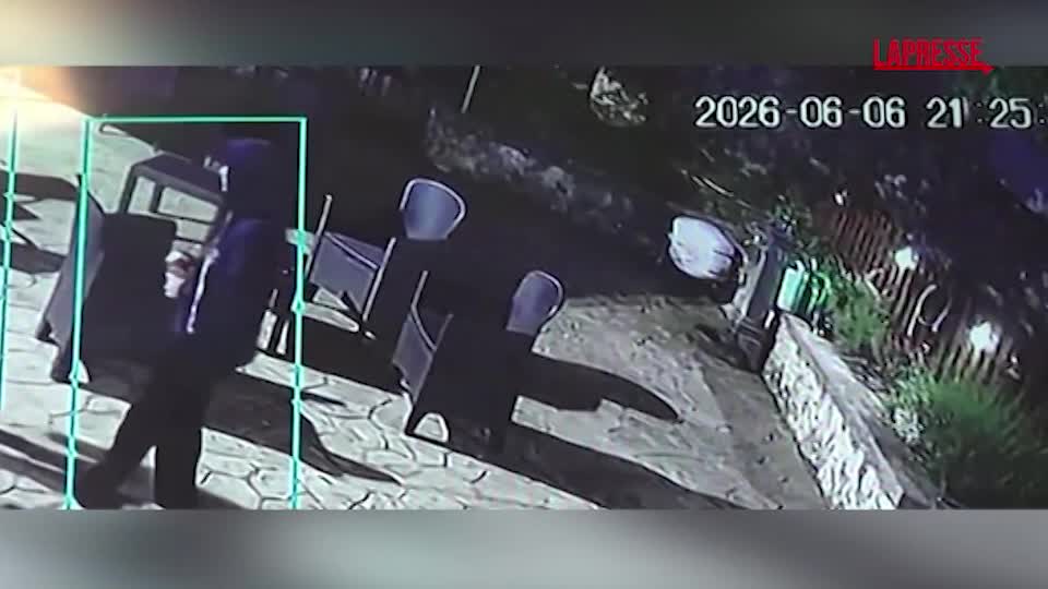 sorelle scomparse all8217aquila spunta un video le ragazze riprese ore prima di allontanarsi dalla casa famiglia da Lapresse.it sorelle scomparse all8217aquila spunta un video le ragazze riprese ore prima di allontanarsi dalla casa famiglia
