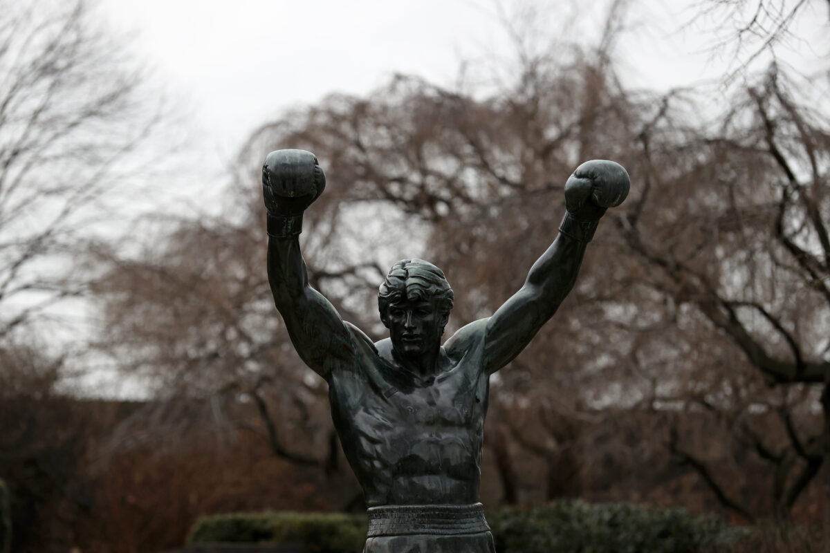 mondiali 2026 la maledizione della statua di rocky a philadelphia da Lapresse.it mondiali 2026 la maledizione della statua di rocky a philadelphia