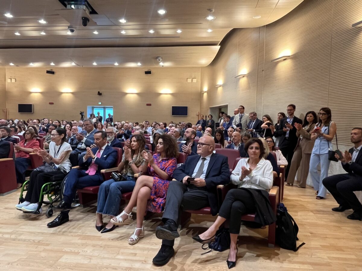 Malattie rare, la Carta di Roma porta in Europa il modello italiano