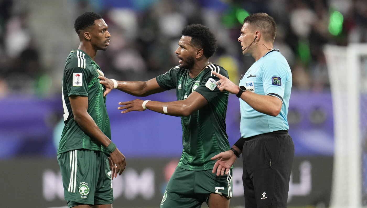 mondiali 2026 nessun gesto suprematista la fifa assolve l8217arbitro australiano da Lapresse.it mondiali 2026 nessun gesto suprematista la fifa assolve l8217arbitro australiano
