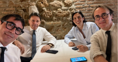 Centrosinistra, primo vertice dei leader: Schlein, Conte, Bonelli e Fratoianni insieme al tavolo