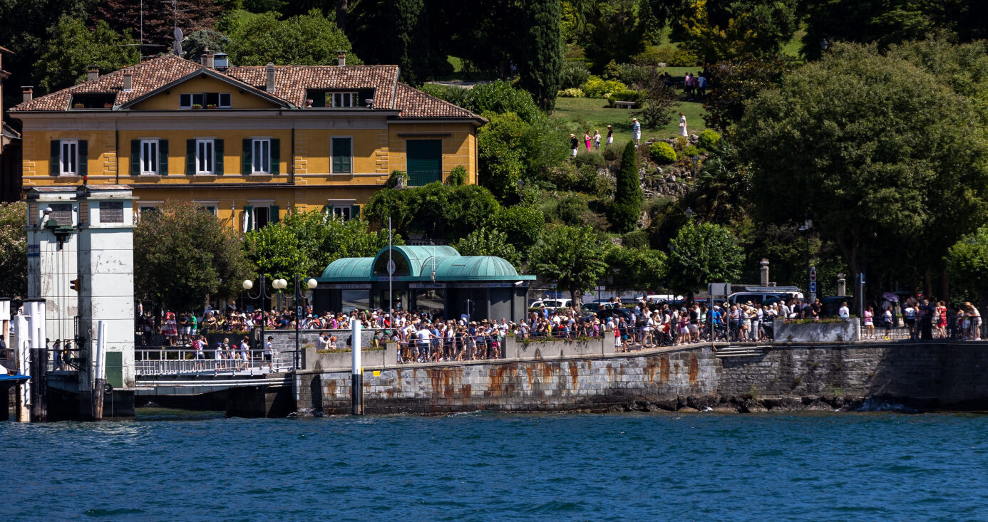 un8217auto cade nel lago di como grave una donna un uomo disperso da Lapresse.it un8217auto cade nel lago di como grave una donna un uomo disperso