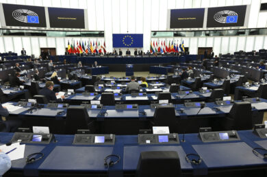 Dazi, il Parlamento europeo approva l’intesa commerciale tra Ue e Stati Uniti