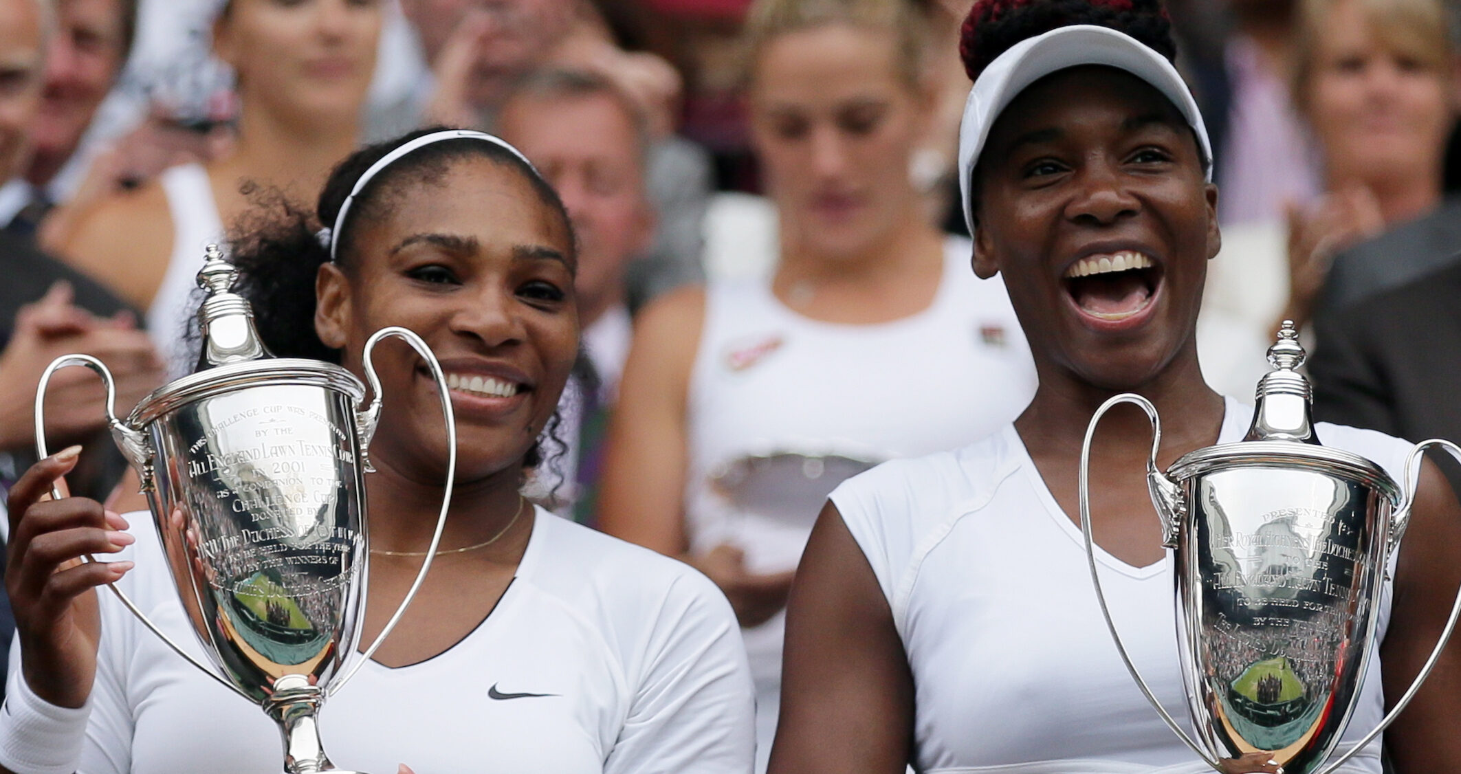 Serena e Venus Williams di nuovo insieme: wild card per il doppio di Wimbledon Serena e Venus Williams di nuovo insieme: wild card per il doppio di Wimbledon