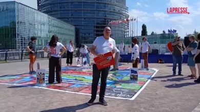 Strasburgo, flash mob all'Europarlamento contro l'embargo a Cuba