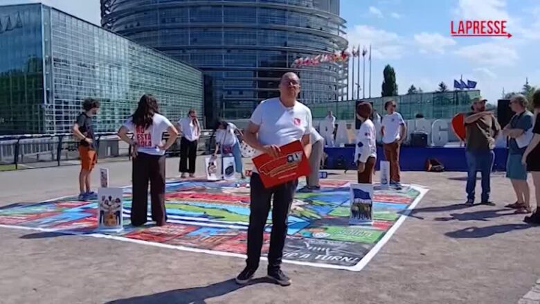 Strasburgo, flash mob all'Europarlamento contro l'embargo a Cuba