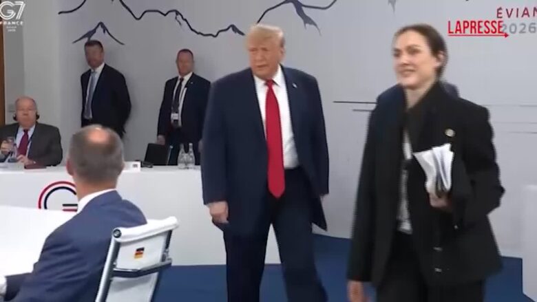 G7 a Evian, Trump entra nella sala dei lavori nell'ultimo giorno del summit: "I'm the boss"