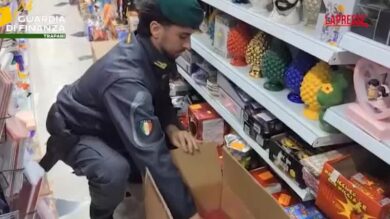Trapani, la Gdf sequestra merce contraffatta e non conforme in un negozio